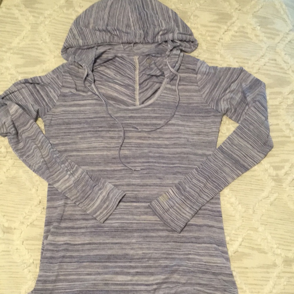 Long sleeve work out top with hood